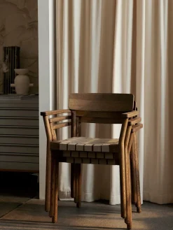 Betty TK9 Spisebordsstol, sortlakeret eg fra<&Tradition Online