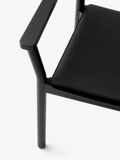 Betty TK11 Spisebordsstol, sortlakeret eg/sort læder fra<&Tradition Discount