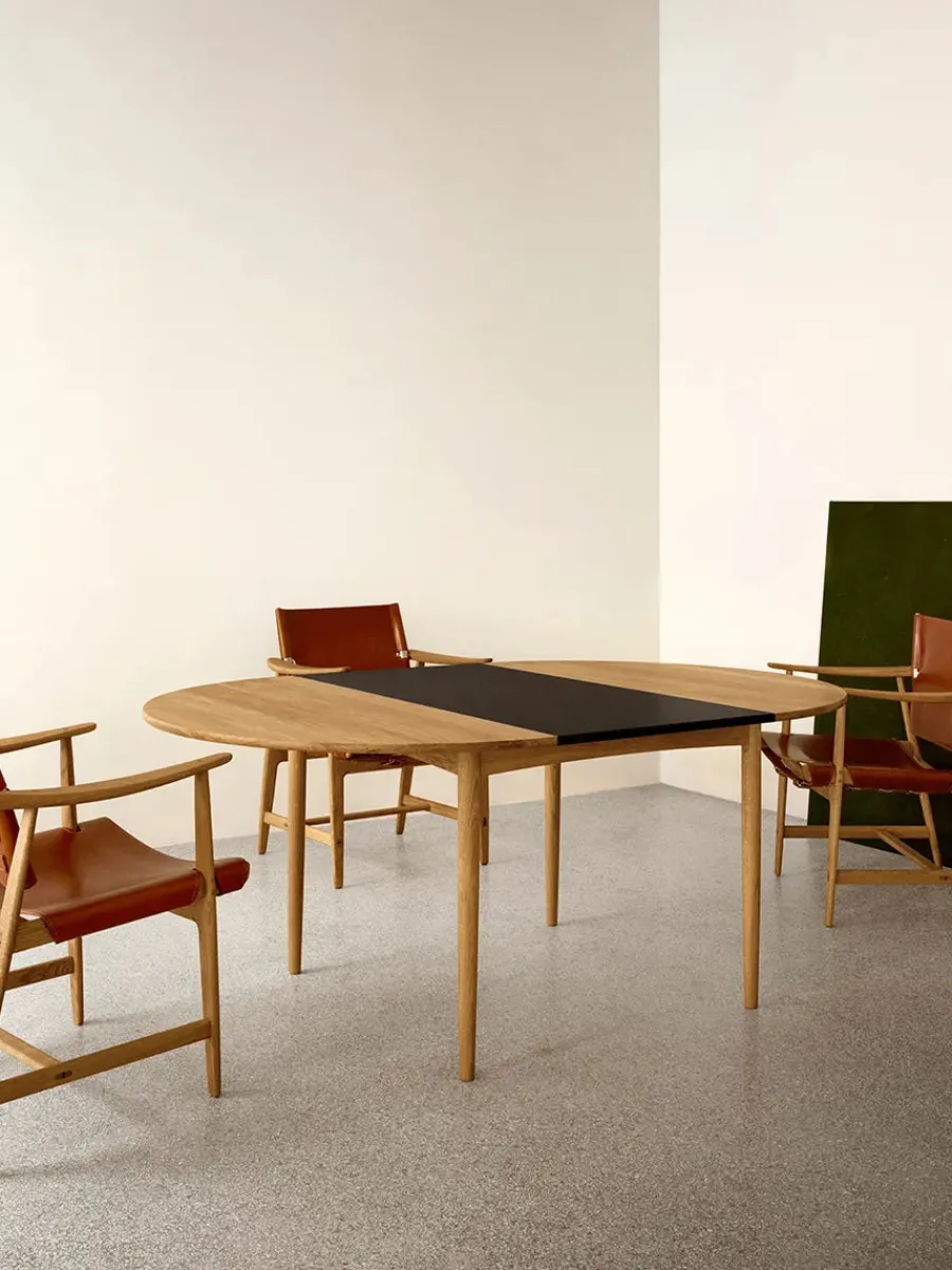 BM0121 Spisebord, olieret eg af Børge Mogensen<Carl Hansen & Søn New