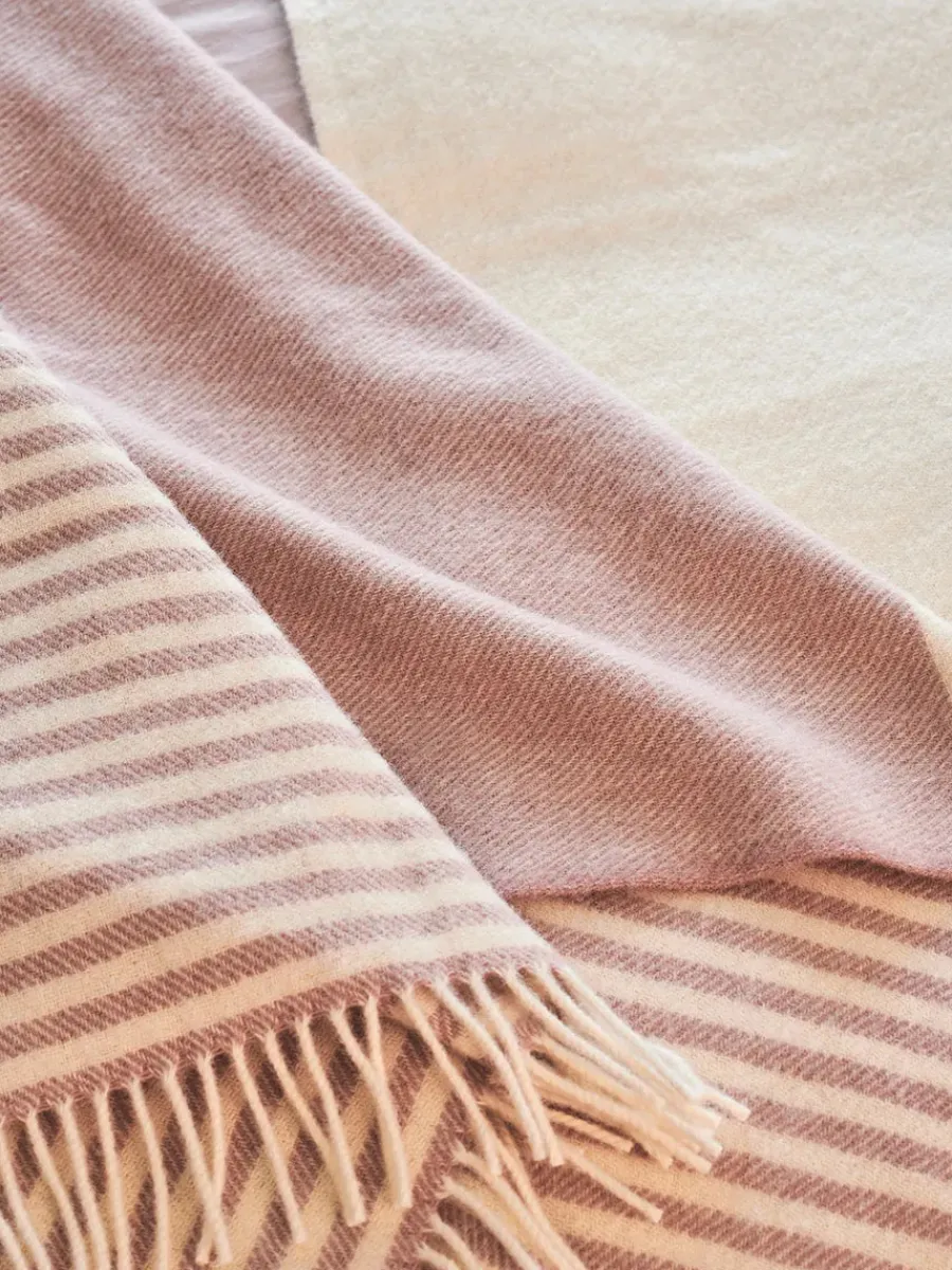 Bogø Plaid, dusty rose fra<Silkeborg Uldspinderi