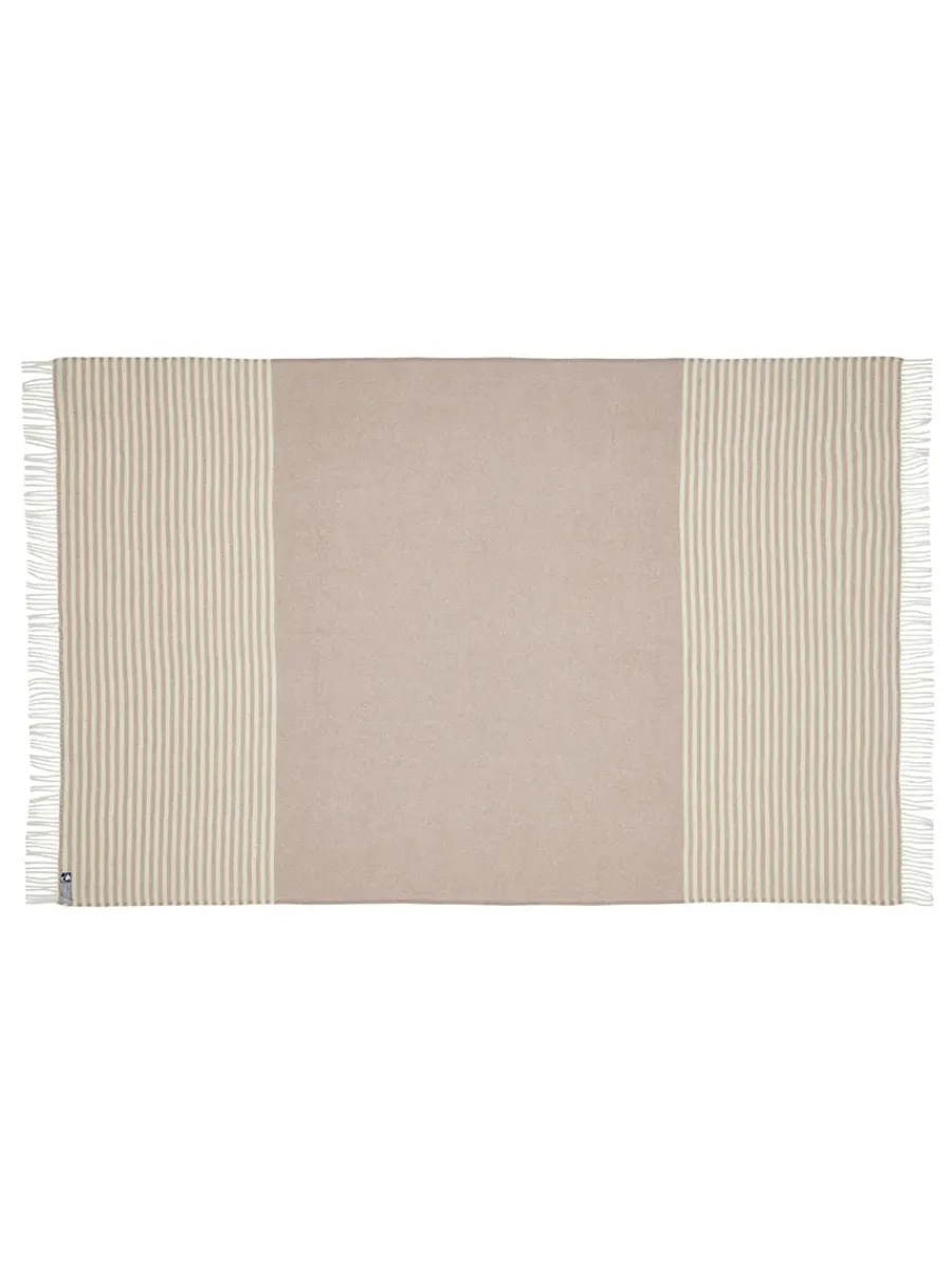 Bogø Plaid, light green fra<Silkeborg Uldspinderi Best