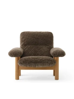 Brasilia Lounge Chair, Natural Oak Sheepskin Nature fra<Audo Copenhagen