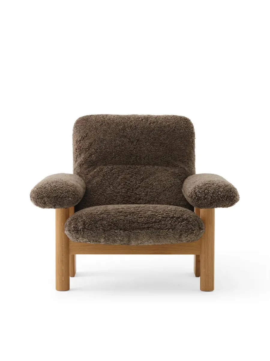 Brasilia Lounge Chair, Natural Oak Sheepskin Nature fra<Audo Copenhagen