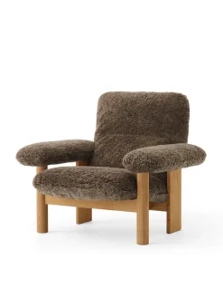 Brasilia Lounge Chair, Natural Oak Sheepskin Nature fra<Audo Copenhagen