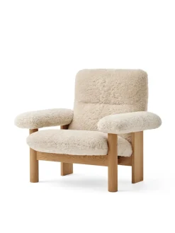 Brasilia Lounge Chair, Natural Oak Sheepskin Nature fra<Audo Copenhagen