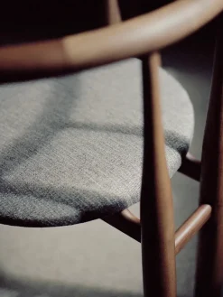 Bukowski Chair, valnød fra<New Works Hot