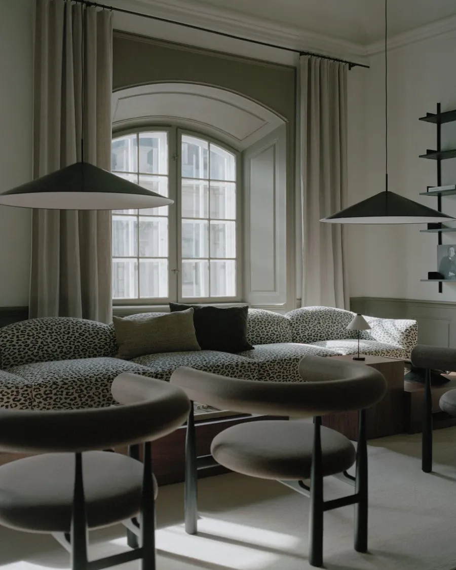 Bukowski Loungestol, sort bøg fra<New Works Outlet