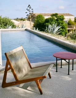 Carmel Coffee Table, rock red i 60 x 60 cm fra<GUBI New