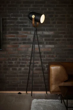 Carronade II Gulvlampe fra<Le Klint