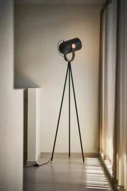 Carronade II Gulvlampe fra<Le Klint