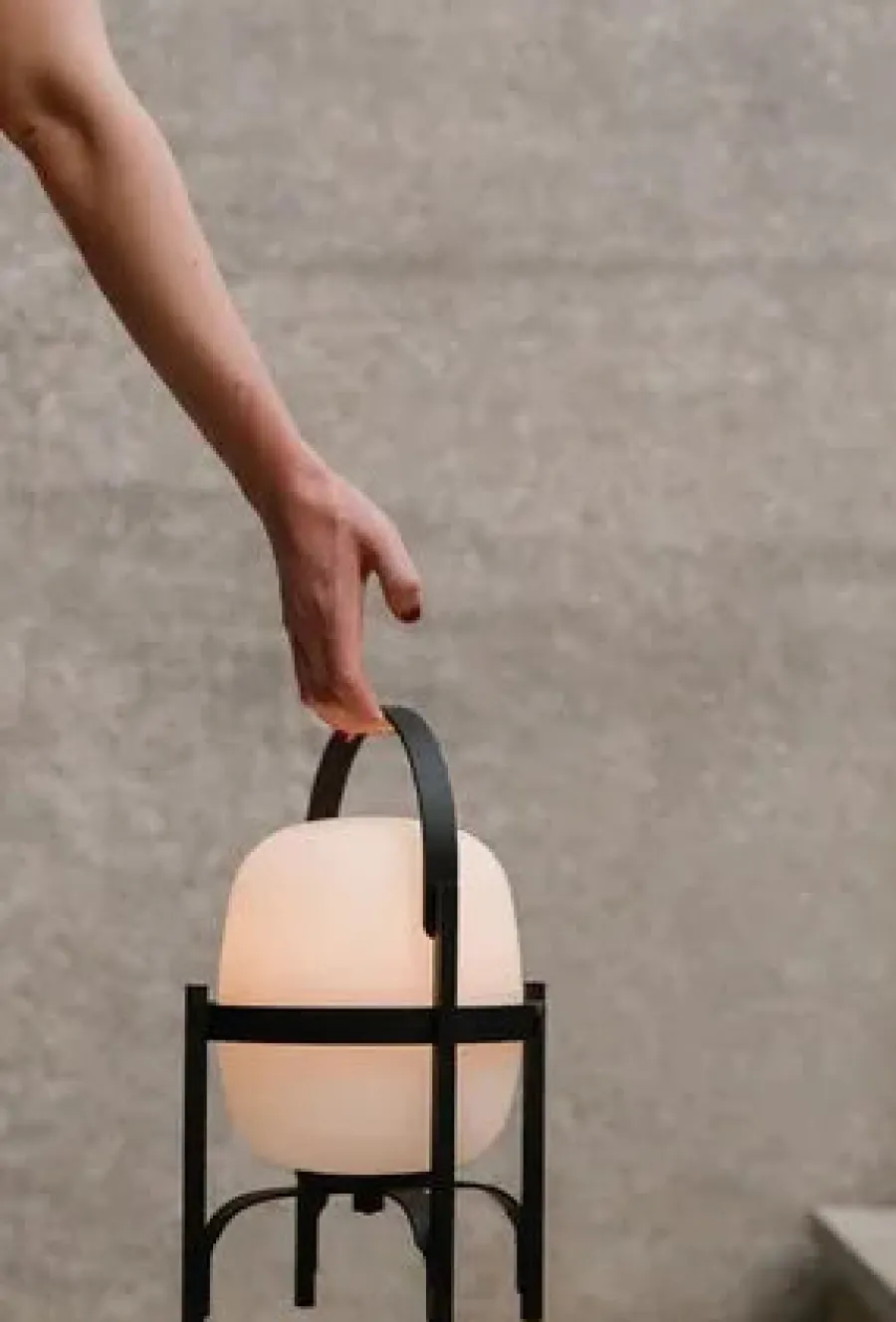 Cestita Alubat Bordlampe fra Santa and Cole<Santa & Cole Discount