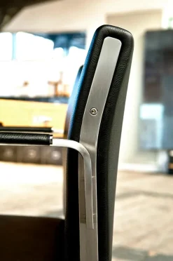 CH111 af Hans J. Wegner<Carl Hansen & Søn Online