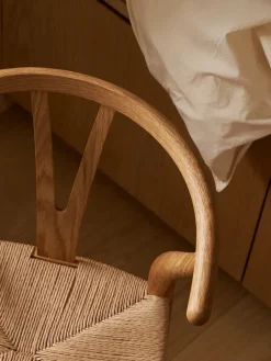 CH24 Children's Chair af Hans J. Wegner<Carl Hansen & Søn Hot
