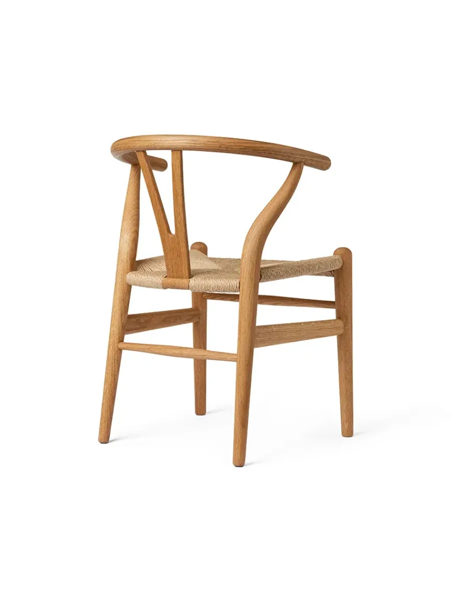 CH24 Children's Chair af Hans J. Wegner<Carl Hansen & Søn Hot