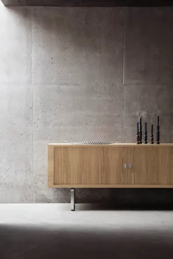 CH825 Credenza Skænk af Hans J. Wegner<Carl Hansen & Søn Online