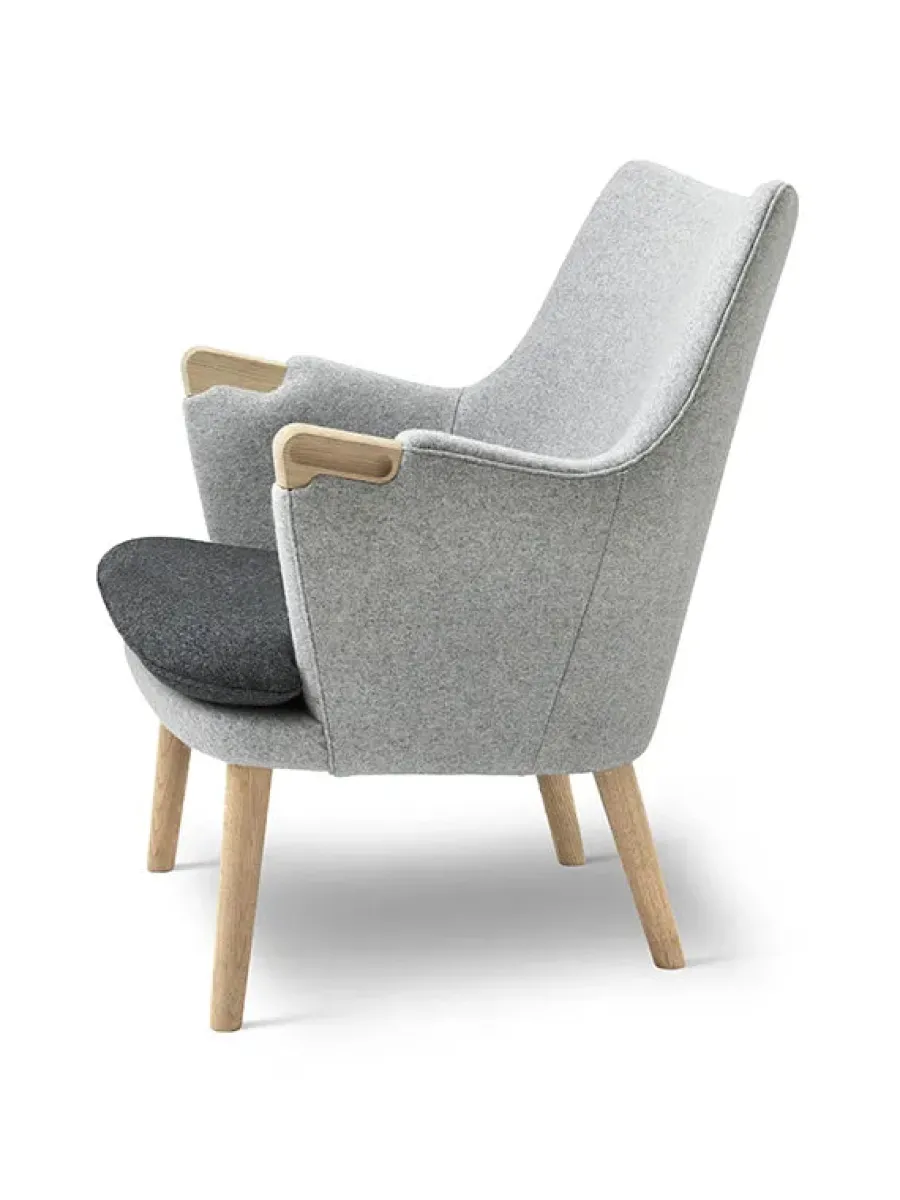 CH71 Lænestol af Hans J. Wegner<Carl Hansen & Søn Sale