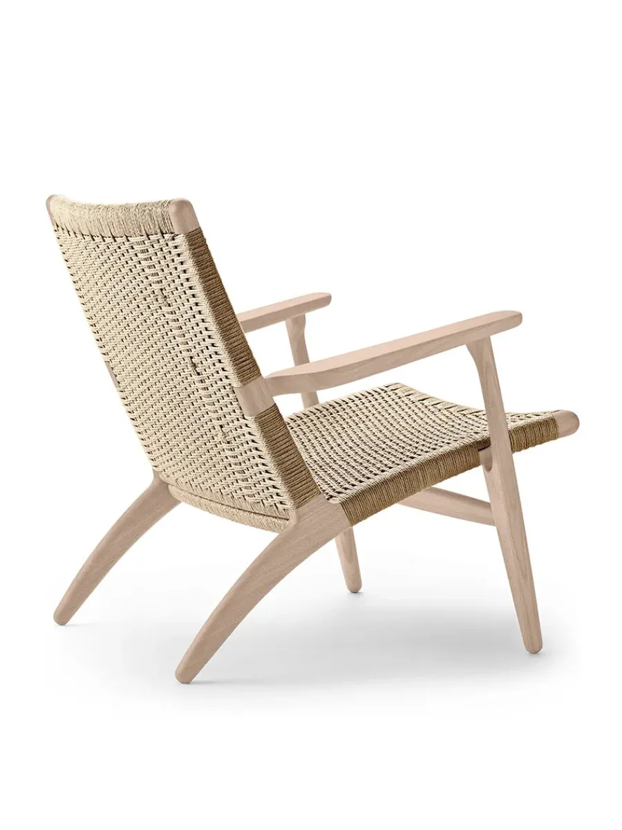 CH25 Loungestol, eg hvidolie af Hans J. Wegner<Carl Hansen & Søn New