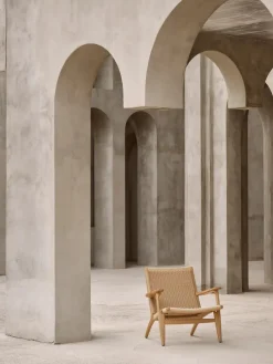 CH25 Loungestol, eg hvidolie af Hans J. Wegner<Carl Hansen & Søn New