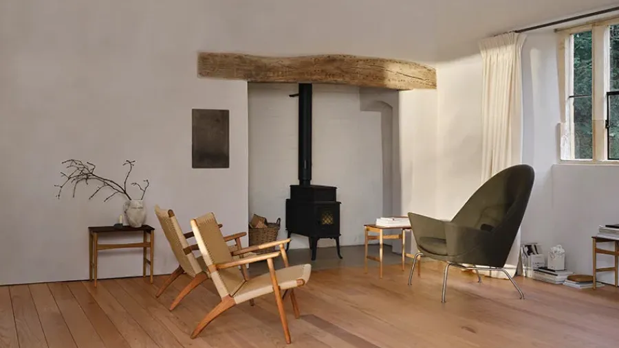 CH25 Loungestol, eg olie af Hans J. Wegner<Carl Hansen & Søn Hot