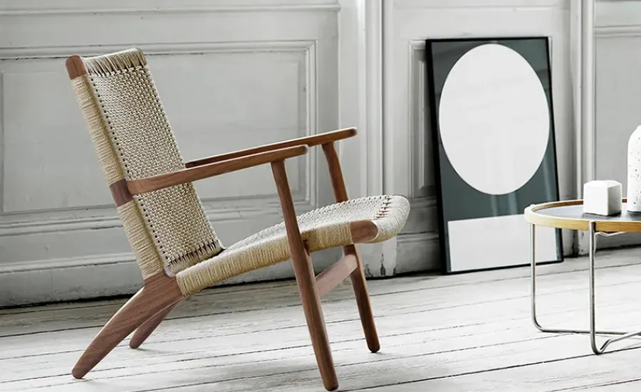 CH25 Loungestol, eg sortmalet med naturflet af Hans J. Wegner<Carl Hansen & Søn Outlet