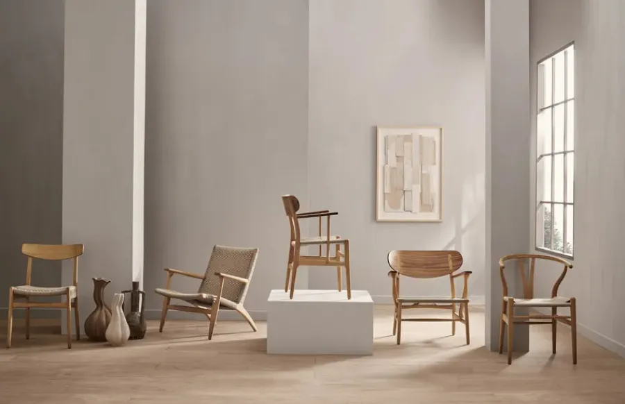 CH25 Loungestol, eg sortmalet med naturflet af Hans J. Wegner<Carl Hansen & Søn Outlet