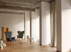 CH78 Mama Bear af Hans J. Wegner<Carl Hansen & Søn Sale