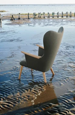 CH78 Mama Bear af Hans J. Wegner<Carl Hansen & Søn Sale