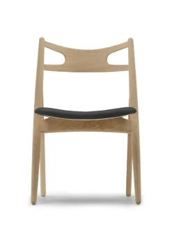 CH29 Savbukstolen i eg af Hans J. Wegner<Carl Hansen & Søn Online
