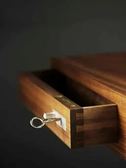 CH110 Skrivebord af Hans J. Wegner<Carl Hansen & Søn Discount