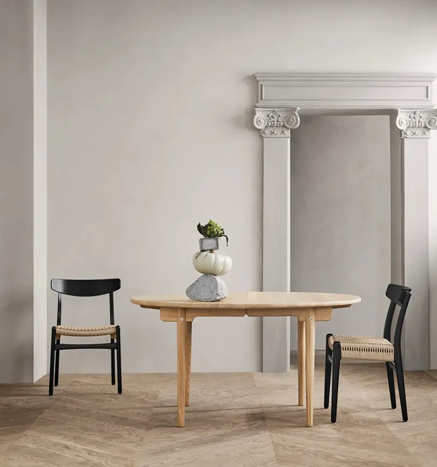 CH23 Spisestol, sort eg af Hans J. Wegner<Carl Hansen & Søn Discount