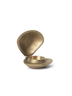 Clam Candle Holder fra<Ferm Living Clearance