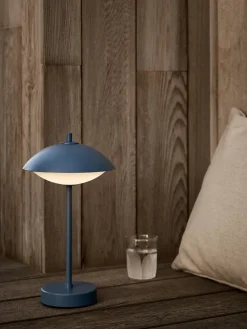 Clam Portable Lamp fra<Fritz Hansen Clearance