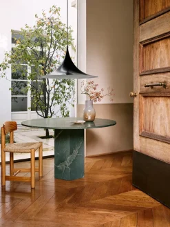 Daumiller Side Chair, golden pine fra<GUBI Clearance