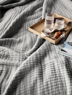 Daze sengetæppe fra<Ferm Living Best