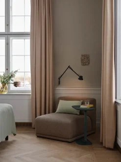 Dedicate L2 Væglampe fra<Muuto Hot