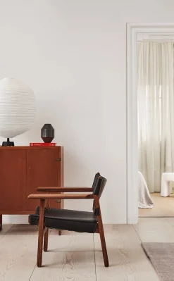 Den Spanske Stol i mørkebrun læder, eg sæbe af Børge Mogensen<Fredericia Furniture Discount