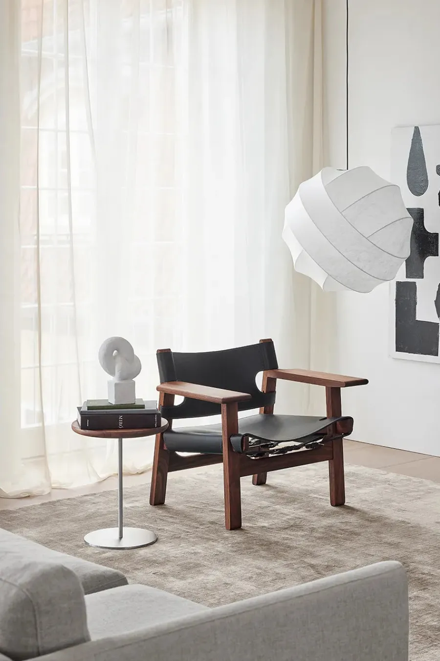 Den Spanske Stol i sort læder, eg sæbe af Børge Mogensen<Fredericia Furniture Sale