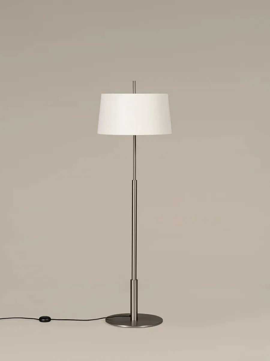 Diana Gulvlampe fra Santa and Cole<Santa & Cole Hot