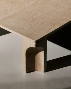 Doric Coffee Table 80 x 80 cm, Neutral White Travertine fra<GUBI Best