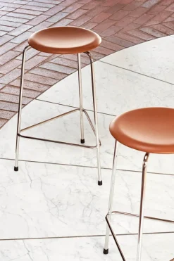 Dot barstol, valnød af Arne Jacobsen<Fritz Hansen Clearance