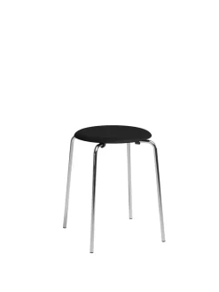Dot Skammel, sortlakeret ask af Arne Jacobsen<Fritz Hansen Discount