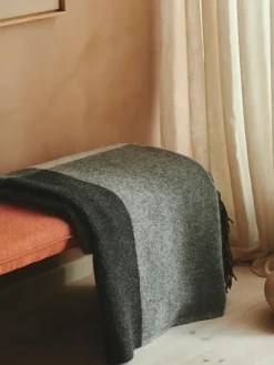 Drejø Plaid, camel fra<Silkeborg Uldspinderi Hot