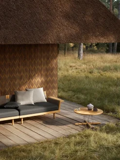 E023 Embrace Loungebord fra<Carl Hansen & Søn New