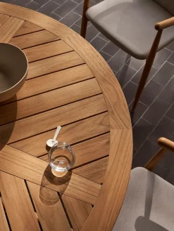 E022 Havebord, Ø140 fra<Carl Hansen & Søn