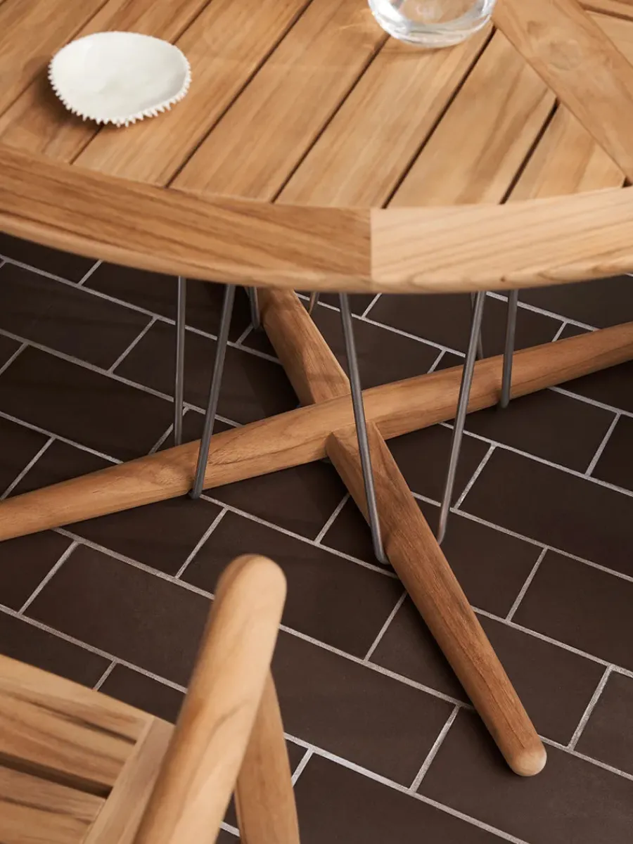 E022 Havebord, Ø140 fra<Carl Hansen & Søn