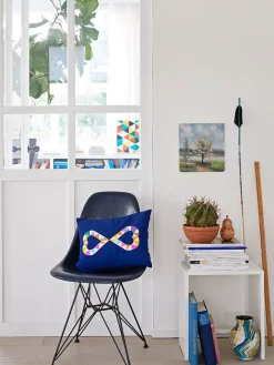 Eames Fiberglass Chair DSR, sortlakeret fra<Vitra Clearance