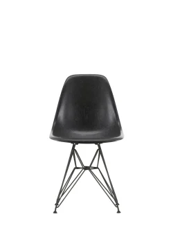 Eames Fiberglass Chair DSR, sortlakeret fra<Vitra Clearance