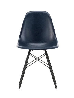 Eames Fiberglass Chair DSW, sortlakeret ahorn fra<Vitra Best