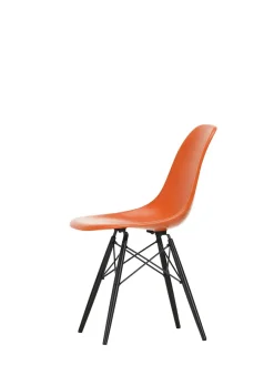 Eames Fiberglass Chair DSW, sortlakeret ahorn fra<Vitra Best
