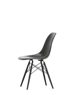 Eames Fiberglass Chair DSW, sortlakeret ahorn fra<Vitra Best